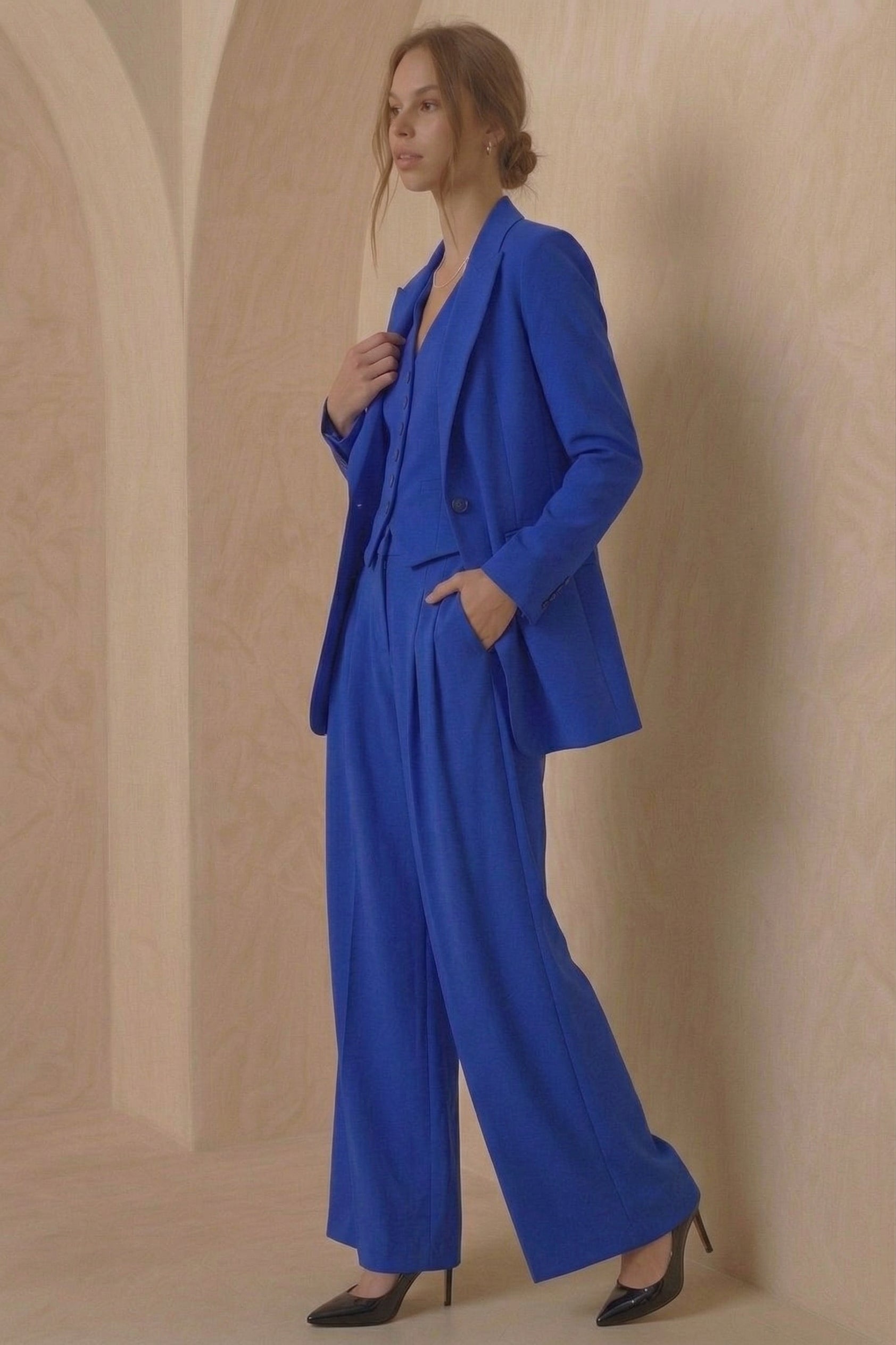 DELTA VEST & MIRA JACKET & CALVA TROUSERS SUIT